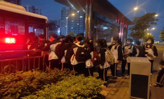 關(guān)愛點滴做起，構(gòu)建文明公交